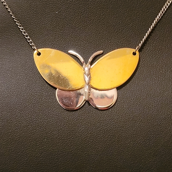 Estate Avon Two Tone Butterfly Necklace - Picture 3 of 5